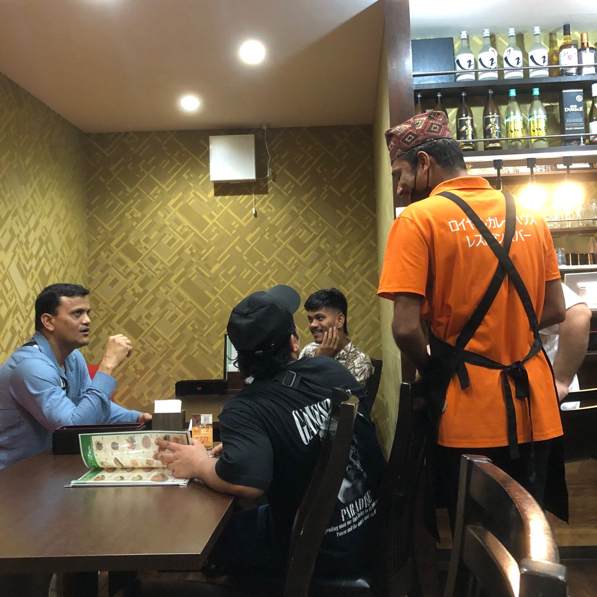 329Iwamoto's tweet photo. ・

〈 ROYAL CURRY HOUSE 〉で

〈 ガーリックナンセット / 蒸しモモ 〉ば

選べるカレーはバターチキンばチョイス

辛さ5倍

バリうま　(b'3`*)

#ロイヤルカレーハウス #カレー #福岡

・ https://t.co/WYxrVZnYJu