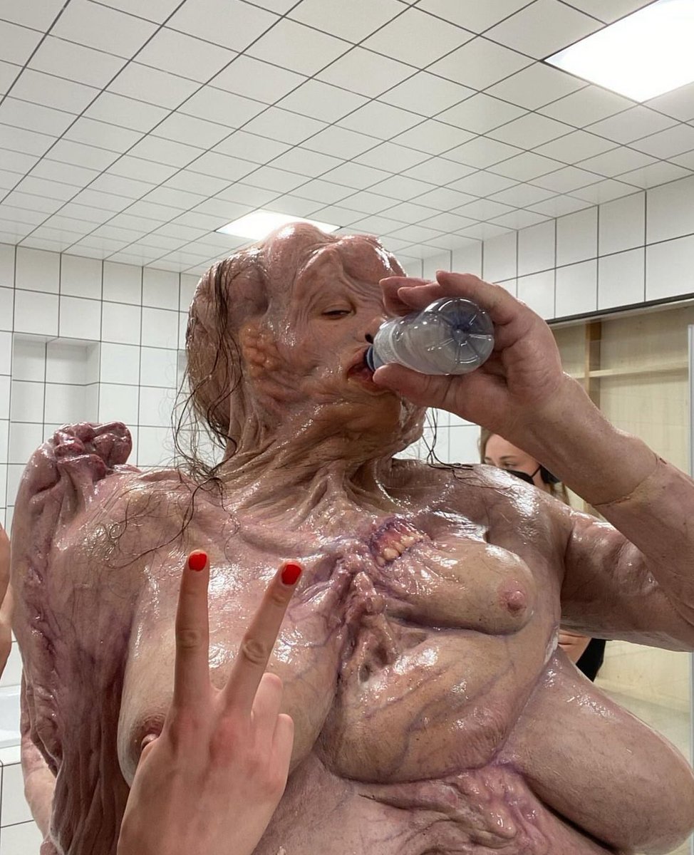 f0undfootage's tweet photo. remember to hydrate https://t.co/AGGJFEmwYe