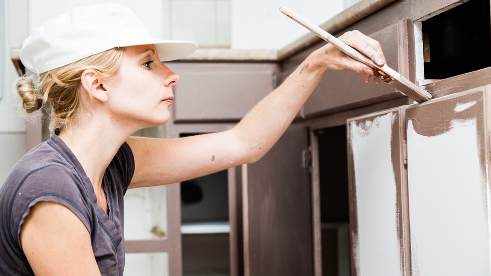 Kitchen Cabinet Makeovers: The Three Choices houseopedia.com/kitchen-cabine…