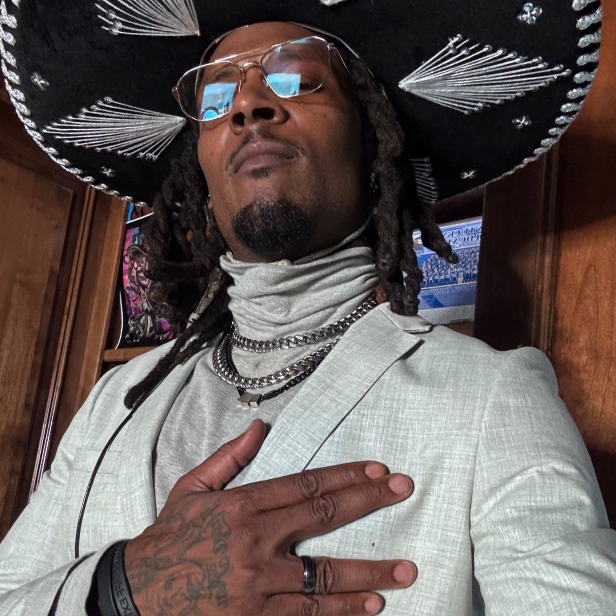 StevieJohnson13's tweet image. 🖖🏾👽⚡️#HandleBizHaveFunRepeat