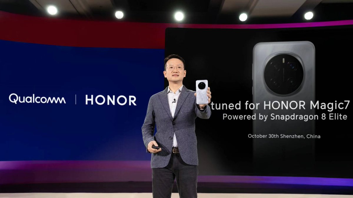 DrRayGuo's tweet image. so proud to bring up our revolutionary all-new Magic! #SnapdragonSummit