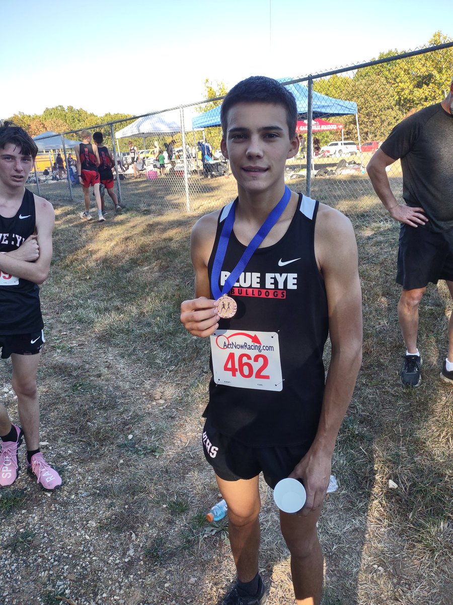 Congratulations to Olivia Cardenzana (11th) and Aiden Evans (14th) for earning medals at the Iron Mountain Invite in Fordland. Tough athletes run tough courses 😤
