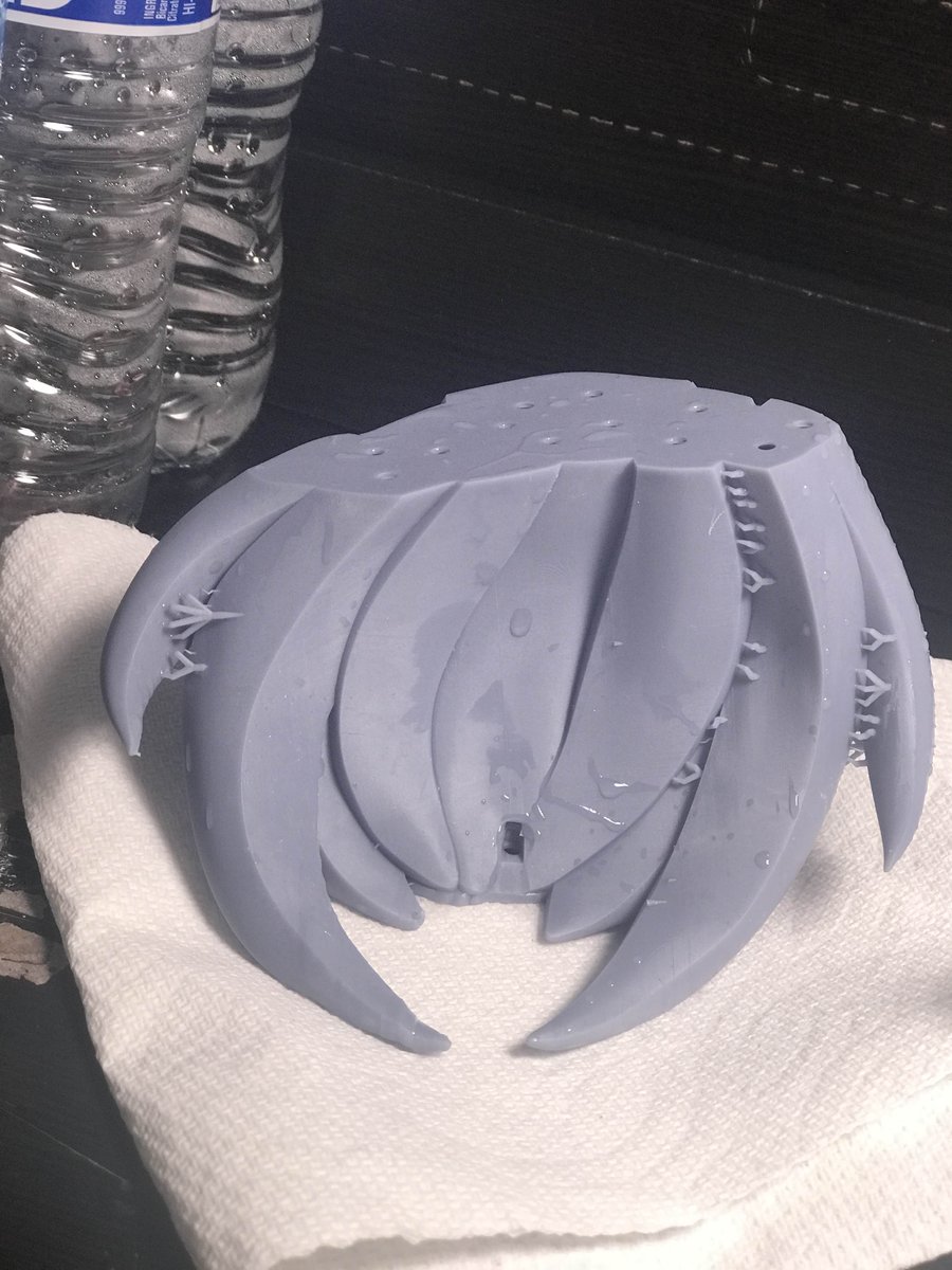_Glasseater's tweet photo. The problem with a small build plate is that not every model is created to fit, had to slice this huge hair piece in half, worked out in the end.
Figure is Goblin Queen Regina by @GeneralButa and @Huffslove
#golbin #resinprinting #3dprinting #goblingirl #3DPrintingCommunity https://t.co/FV4lj7MZg2