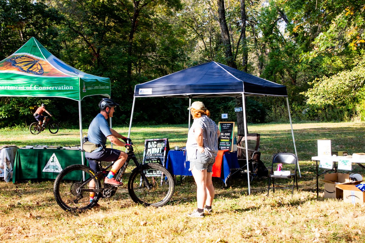 HCA_KC's tweet photo. A huge thank you to all of the community members who joined us for the Blue River Discovery Days festival! We had an incredible day filled with fun nature activities, crafts, and great company. Your support for the Blue River is awesome! 💙 #BlueRiverDiscoveryDays #RenewTheBlue https://t.co/tC2Hvsqep9