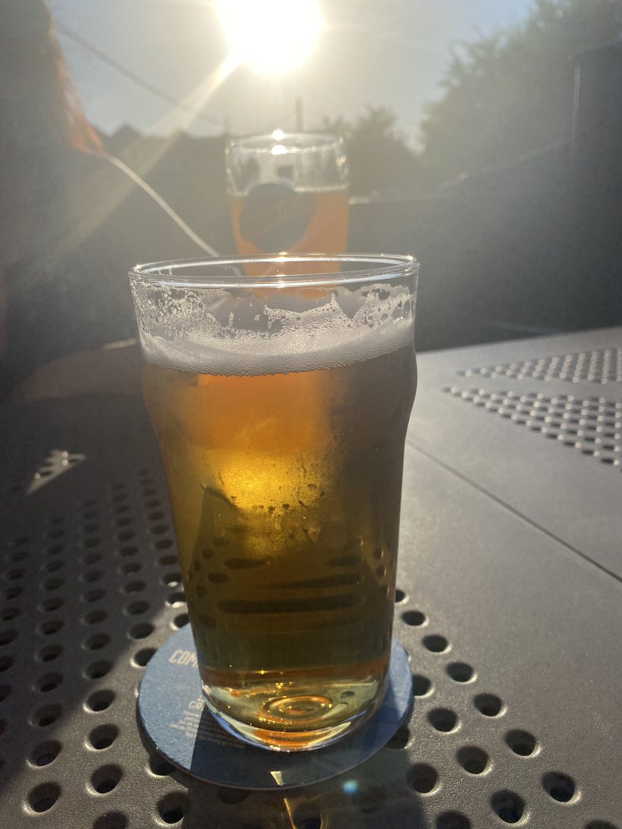 Justin87925317's tweet photo. Good afternoon world. What a blessing to have a Sunny +25 day even the flowers are out🙏. I was being stalked by Thomas The Tank engine today but I got away😂. I found a safe house boom boom 💥 the beer clock struck 🍺alleluia 😂. May you all have a great evening 🥰. #beerclock https://t.co/VSssi8em2o