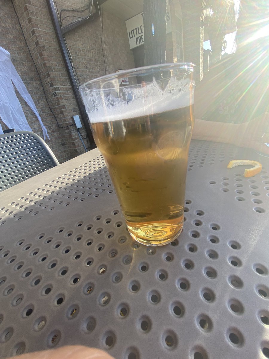 Justin87925317's tweet photo. Good afternoon world. What a blessing to have a Sunny +25 day even the flowers are out🙏. I was being stalked by Thomas The Tank engine today but I got away😂. I found a safe house boom boom 💥 the beer clock struck 🍺alleluia 😂. May you all have a great evening 🥰. #beerclock https://t.co/VSssi8em2o