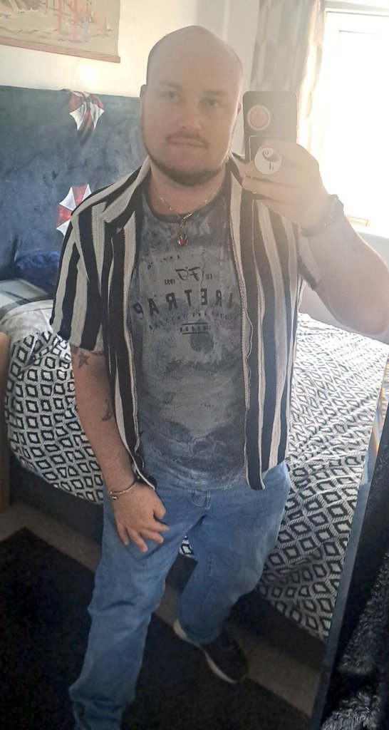 I have been feeling good in my skin.
I reclaimed who martyn is.
It took time and it'll continue.

But I'm fucking hot! 😆