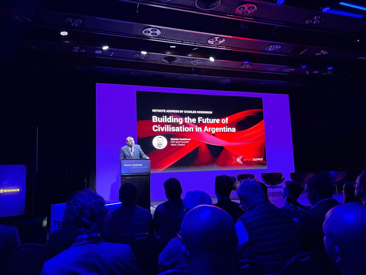 kamivelasco's tweet image. Como moderadora del panel &quot;Argentina at the Forefront&quot; en el @TechForumAR, fui testigo de cómo Argentina se consolida como un hub tecnológico. La participación de líderes globales y el cierre del Presidente subrayan nuestro compromiso con el futuro tecnológico 🇦🇷🌟 #TechForum