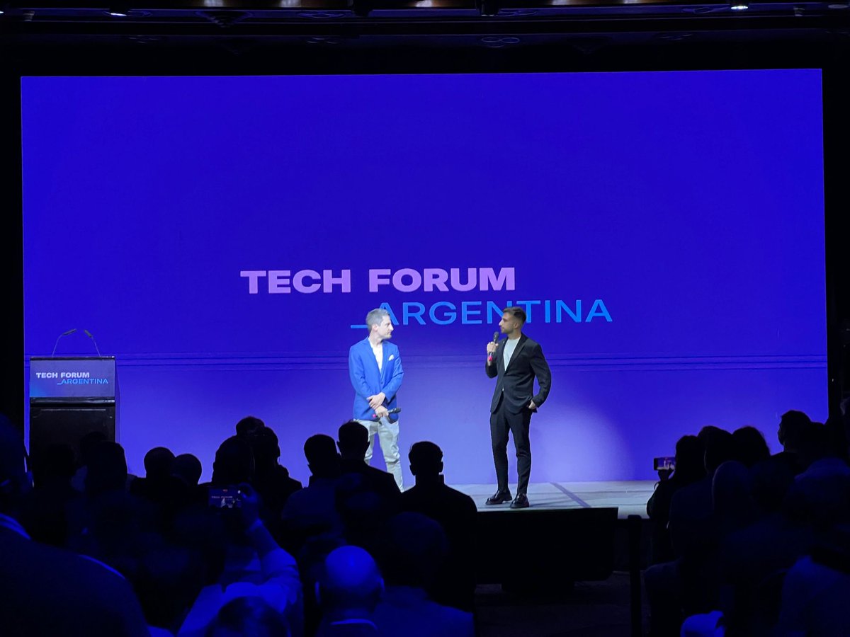 kamivelasco's tweet image. Como moderadora del panel &quot;Argentina at the Forefront&quot; en el @TechForumAR, fui testigo de cómo Argentina se consolida como un hub tecnológico. La participación de líderes globales y el cierre del Presidente subrayan nuestro compromiso con el futuro tecnológico 🇦🇷🌟 #TechForum