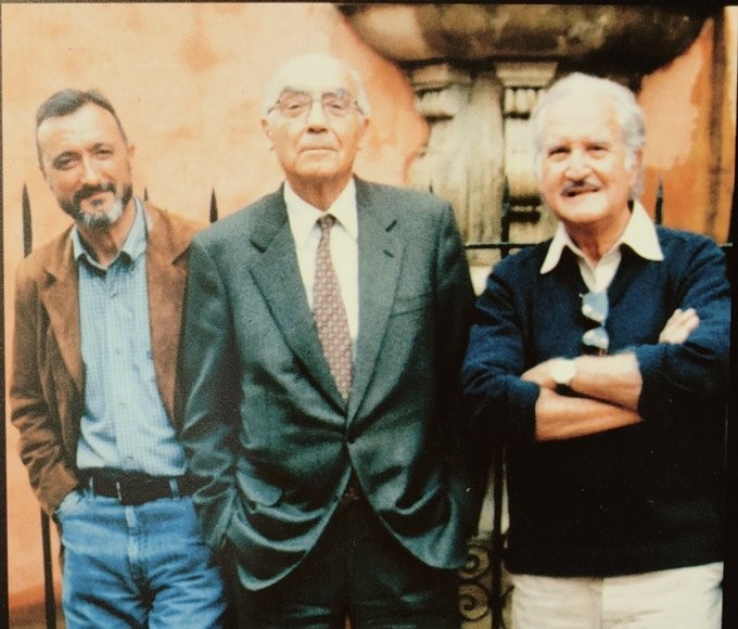 perezreverte's tweet photo. Como dijo Luis Miguel Dominguín, siempre queda uno para contarlo.
Aunque al final, tarde o temprano, siempre es algún otro quien lo cuenta. https://t.co/lrj0jV4sIq