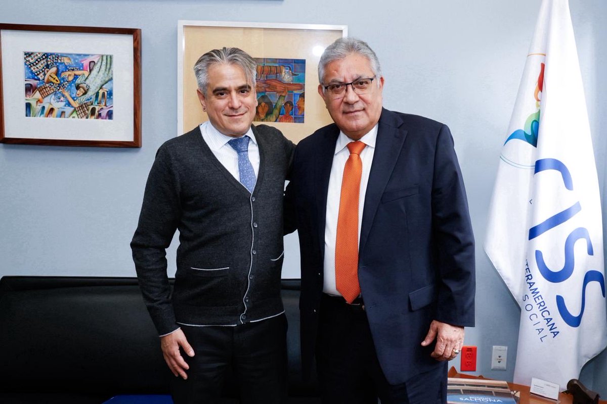 ImeInfante's tweet photo. #UnoSomosTodos
#TodosSomosUno

El avance de la #SeguridadSocial en 🇲🇽 está garantizada con la transformación que vive el país, destacó el senador y líder nacional del #SNTE, Mtro. Alfonso Cepeda Salas, durante el encuentro que sostuvo con @AlvaroVelarca, Srio. Gral. de @CISS_org. https://t.co/NRDw8Ojnmp