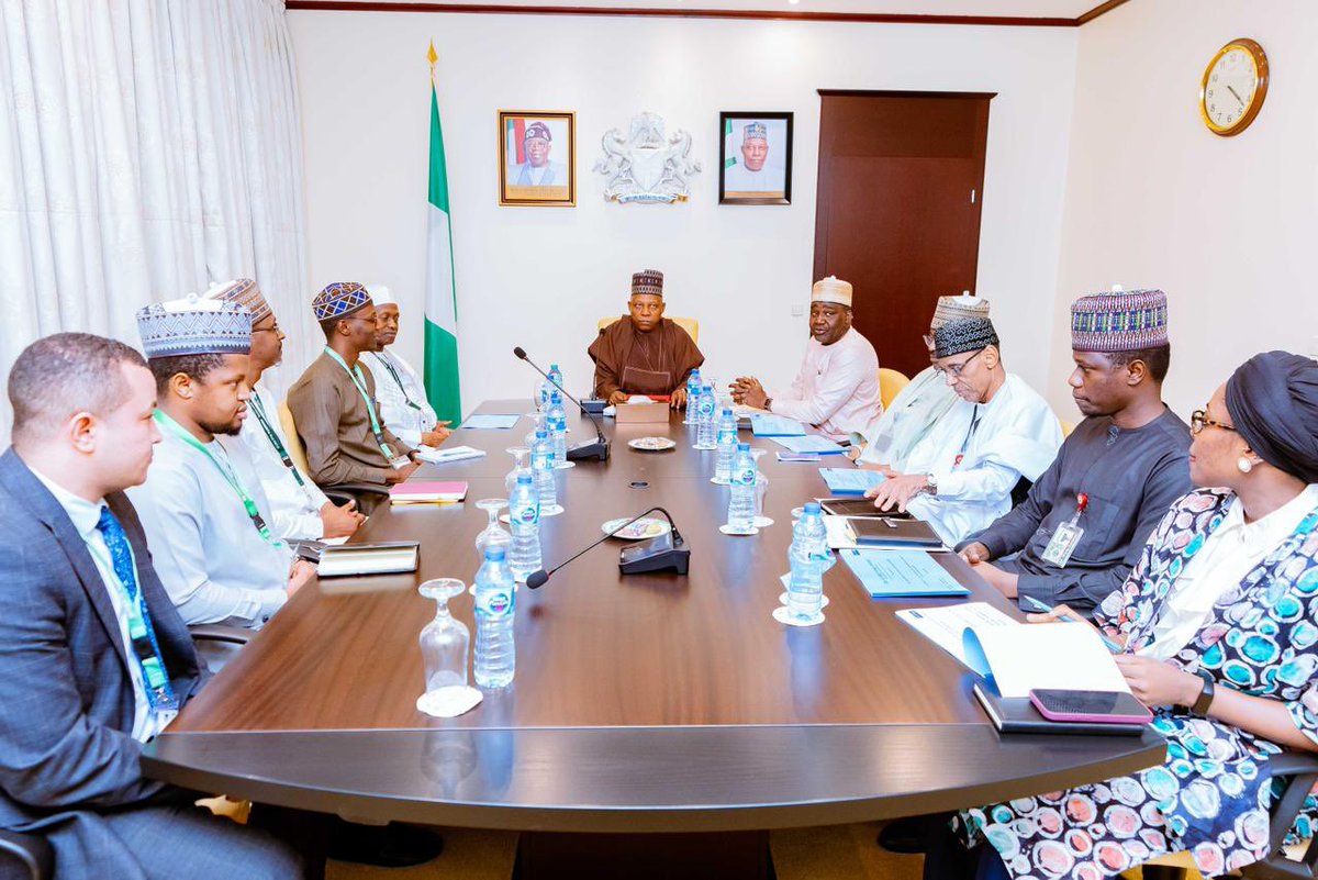 bunu_aliyu's tweet photo. His Excellency the Vice President met with the Chairman of Dar Al Halal Group to discuss critical steps in advancing Nigeria’s halal economy. We explored opportunities for collaboration and investment aimed at positioning Nigeria as a key player in the global halal market. https://t.co/9ss4Bg6uK3
