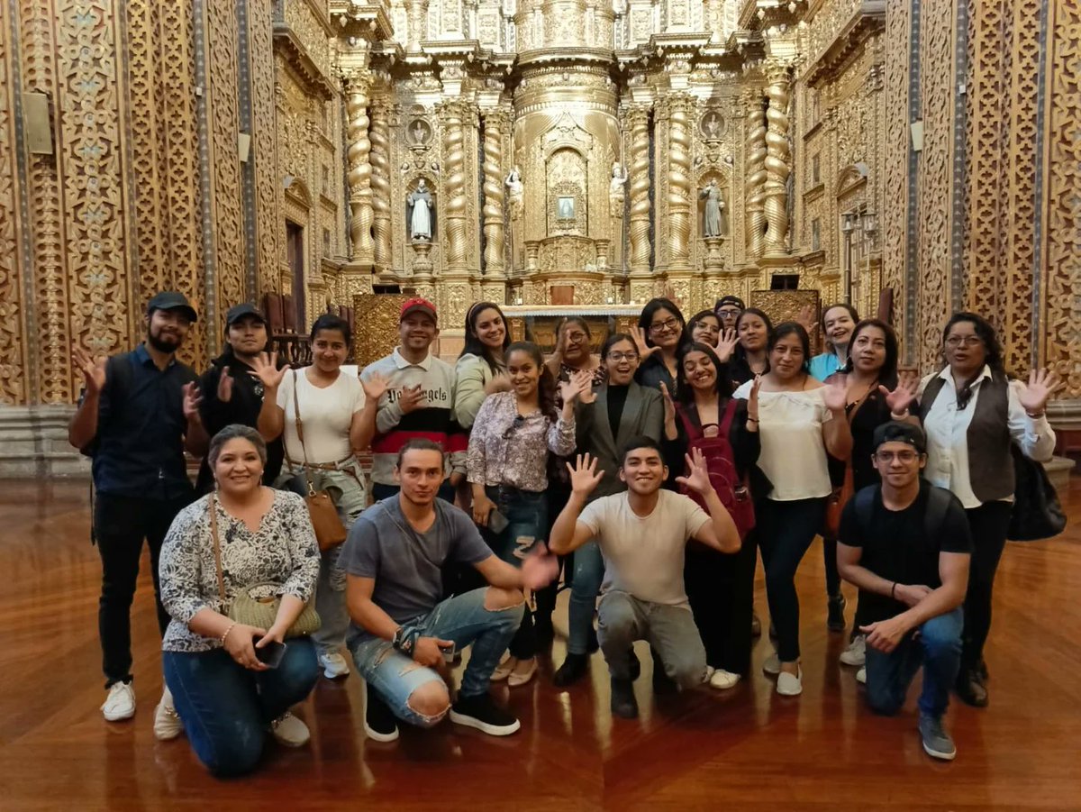 EPMQuitoTurismo's tweet photo. 📝 #Capacitaciones | En el marco del curso 'Lengua de señas ecuatoriana para el servicio en establecimientos turísticos' realizamos una salida académica en el Centro Histórico de Quito. Visitamos puntos icónicos como la Plaza San Francisco, La Compañía y Museo El Alabado, donde los participantes aplicaron los conocimientos aprendidos en simulaciones de atención al cliente interpretando calles, atractivos y situaciones cotidianas.

Con turismo, #QuitoRenace 🌱
