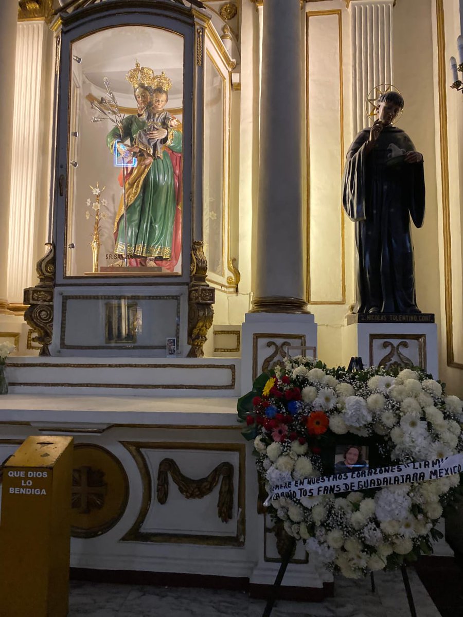 El_OjitodeLouis's tweet photo. LAS FANS LLEVARON ESTA CORONA A LA CATEDRAL DE GUADALAJARA PARA LIAM 🤍🕊 https://t.co/JQWdf6qGSN