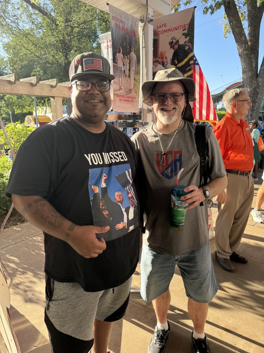 Forgot to post this, but got to meet someone I respect at the state fair this year!
<a href="/realakkamara/">AK Kamara</a>  is such a nice and genuine person!