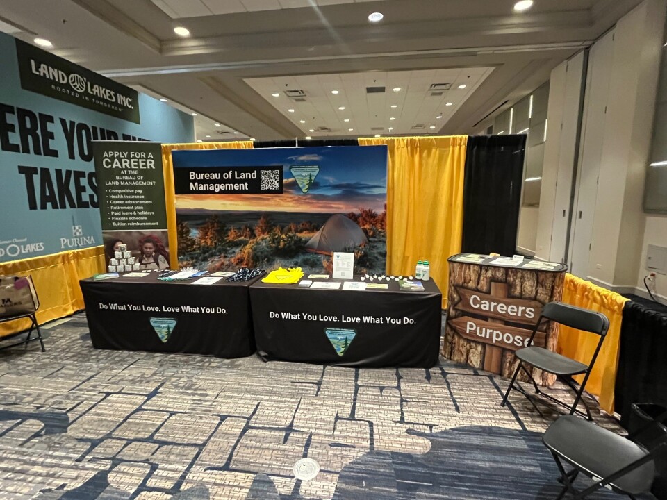 Anchorage! The Bureau of Land Management will be at the UAA Fall Career Fair tomorrow.  Stop by our table to learn more about our great career opportunities!
 
🗓️10/22/2024
⌚10 am - 3pm   
📍3211 Providence Dr.

#NowHiring #Anchorage