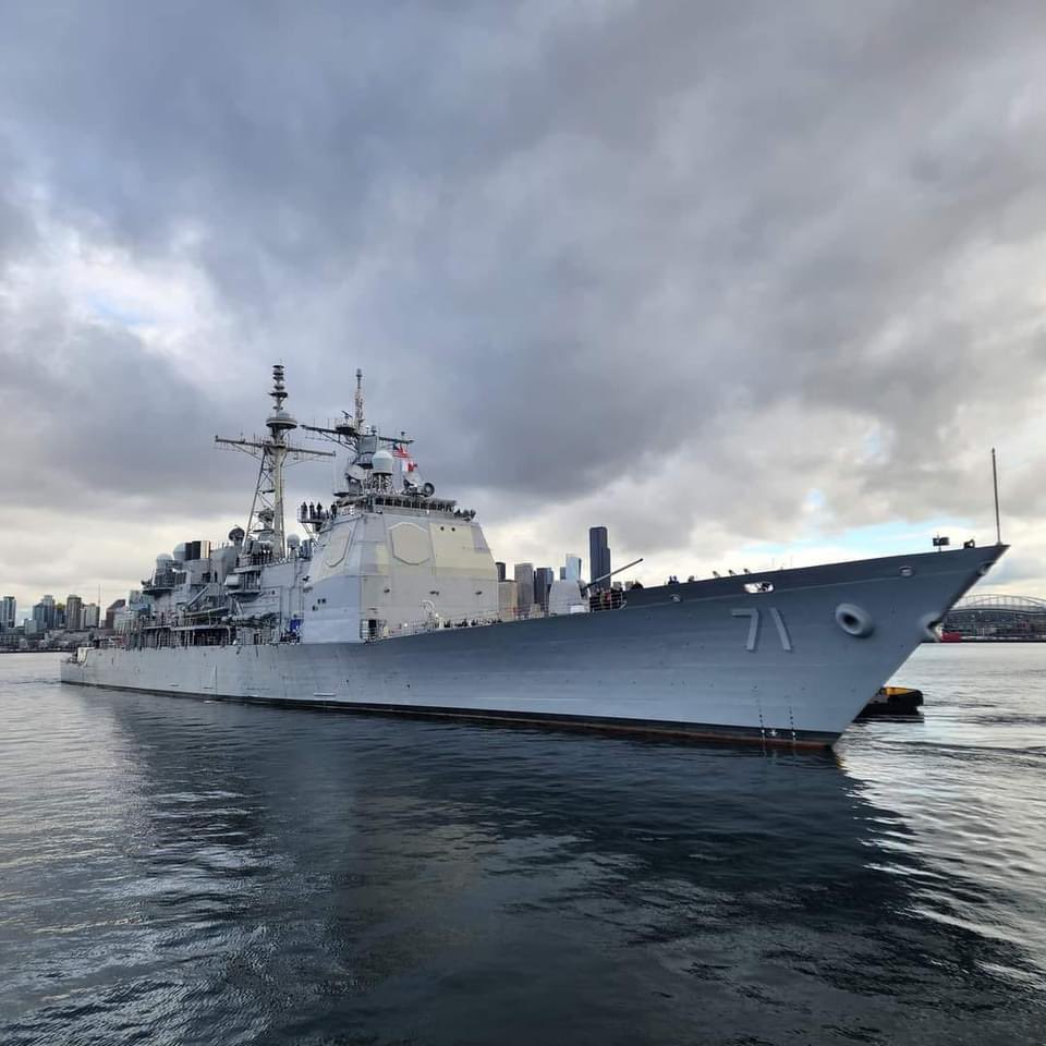 WarshipCam's tweet photo. USS Cape St. George (CG 71) Ticonderoga-class guided missile cruiser moving from the Vigor shipyards in Washington to Everett, Washington after 6.5 years in the modernization program in San Diego and Seattle - October 19, 2024 #usscapestgeorge #cg71
SRC: FB- Matthew Wallace 📸 https://t.co/ggB9h3GXBD