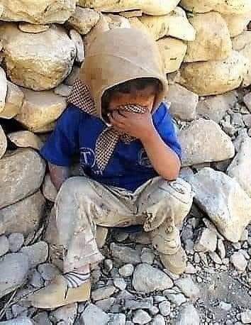 "Si puedes sentir dolor, estás vivo,
Si puedes sentir el dolor de otros,
eres humano".
- Tolstoy.