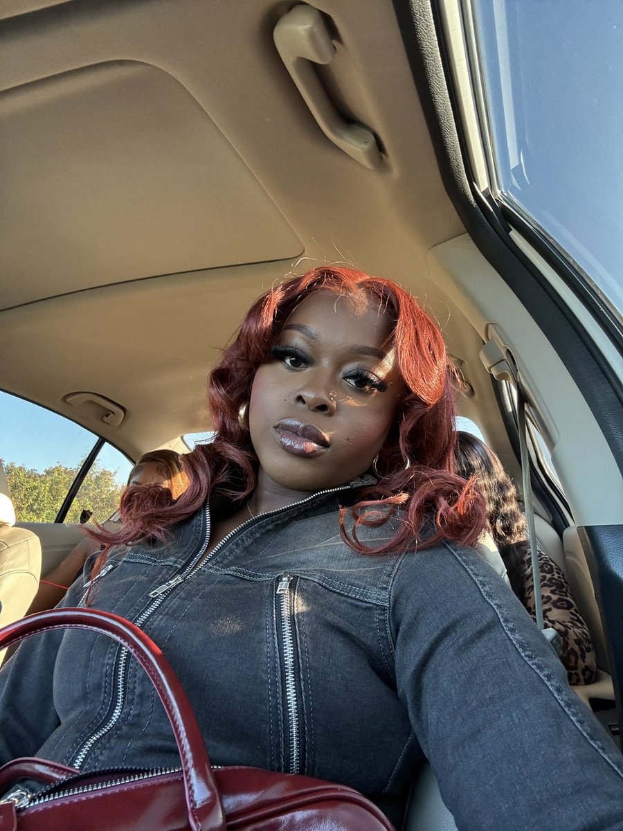 MALYIEKA's tweet photo. just showing face https://t.co/MvsYwUMRW7
