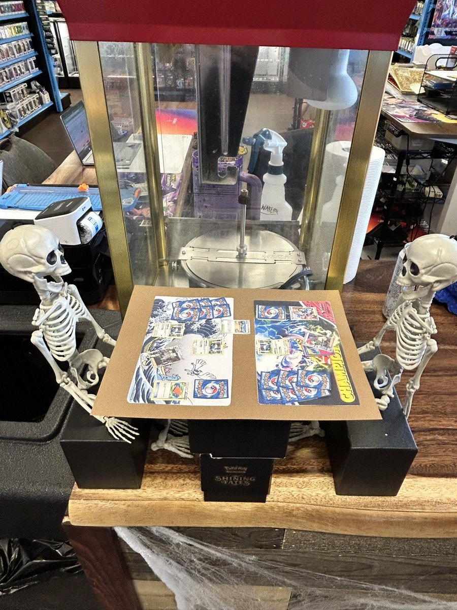 theaaaustin's tweet photo. When judge never calls time, you have the never ending game 👻💀🎃#spookymonth #PlayPokemon 
art credit: @JudgeCaitlyn https://t.co/azdhIhNaz0