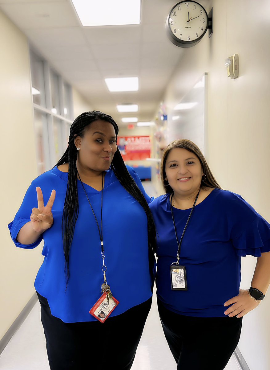 NLPerez3's tweet image. 🎉 Celebrating #CharacterCountsWeek in @HoustonISD! Today’s color is blue for “Trustworthiness.”  💙 Don’t forget, tomorrow’s color is yellow for “Respect.”  Let’s show our values at @Almeda_Elem! 💛