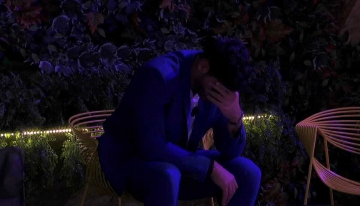 Se per il GIOCO siete disposti a calpestare dei sentimenti umani allora non siete giocatori. Siete dei falliti. Nella vita.
Javi ti auguro tutto il bene di questo mondo ❤️
Sii FIERO della persona che sei.

Scusate è davvero troppo.
#grandefratello #javi7 #teamjavi #shaviers