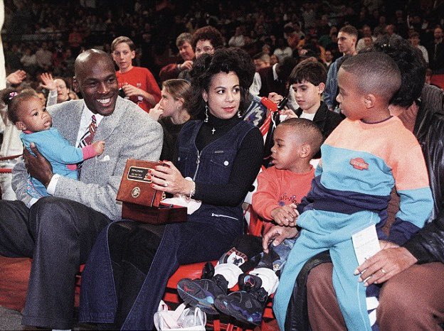 🎁👀

#MJmondays