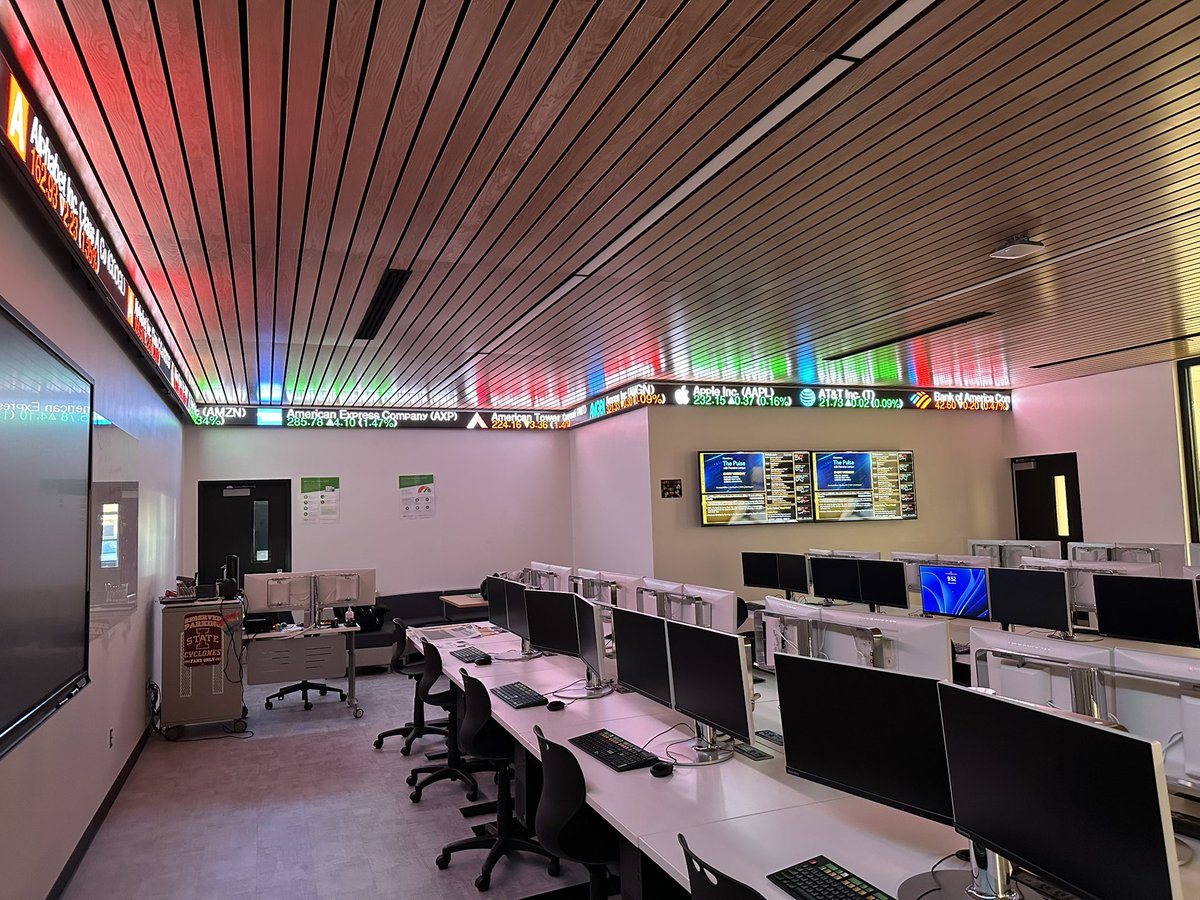 DrSantorello's tweet image. An awesome day with @pdmyers1013 in the Commack High School Bloomberg Lab! Excited for day 2 and the growth of this program!