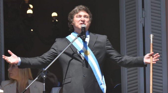 🔴 JAVIER MILEI CUMPLE 54 AÑOS. (#FelizCumpleJavo)

Y ACÁ DEJO 54 LOGROS DE SU GESTIÓN. MILEI CUMPLE:

1. Reducción del gasto público.

2. Aumento de Reservas del BCRA

3. Mayor ajuste fiscal y reducción de estado en la historia.

4. Disminución de subsidios.

5. Cielos abiertos