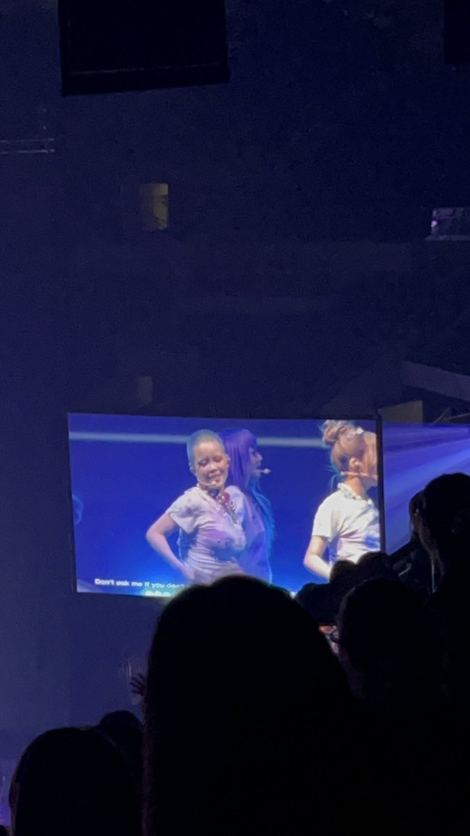 romingf's tweet image. never forget this night #XG_1stWORLDTOUR_CHICAGO 💗🐺