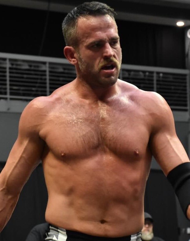 PrinceParallaxx's tweet image. Forever the golden boy.