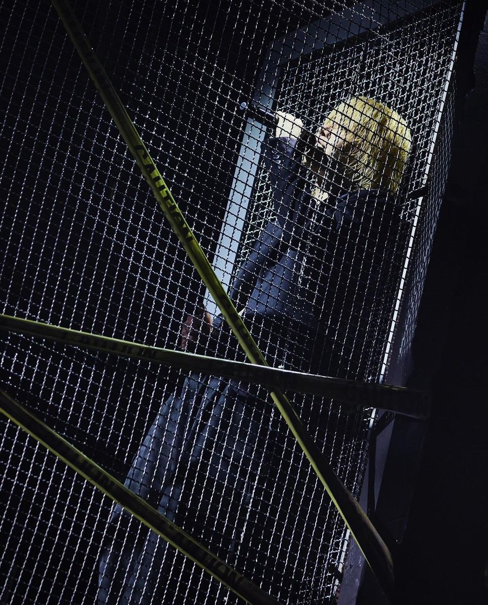 ชอบเพลง Prisoner ที่สุดในบั้ม ละ performance คือไปร้องในกรงขัง สุดจะเท่อ่ะพ่อ!! เห้อออ หยุดหล่อ หยุดเท่กี่โมงงงง!!!
(รูปจาก ig ยูตะค่ะ)
#YUTA_HOPE_TOKYO