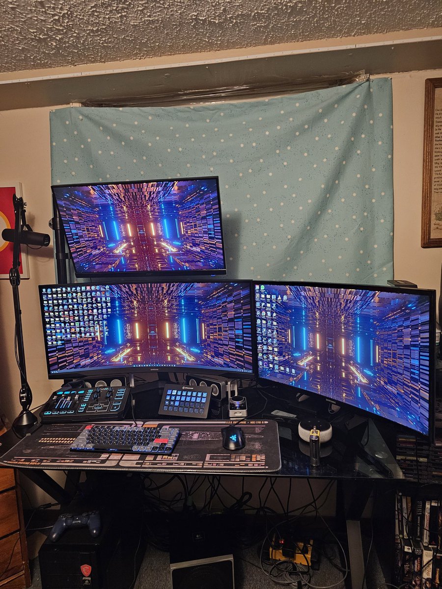 davejmills's tweet image. And it&apos;s done....for now...loving this sooo much! #technerd