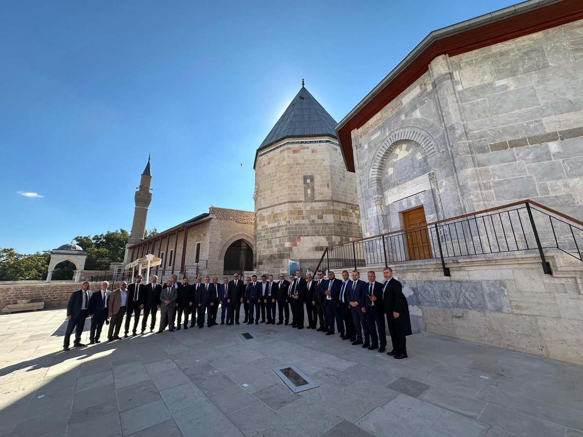 Bulgaristan Başmüftüsü Dr. Mustafa Hacı Aliş ve beraberindeki heyet, Mevlana Müzesi, Alaaddin Camii, Panorama Müzesi, Şemsi Tebrizi Camii ve Türbesi gibi Konya'nın tarihi ve kültürel mekanlarına ziyaret gerçekleştirdiler.

Detay: facebook.com/konyailmuftulu… <a href="/AliOge42/">Ali ÖGE</a>