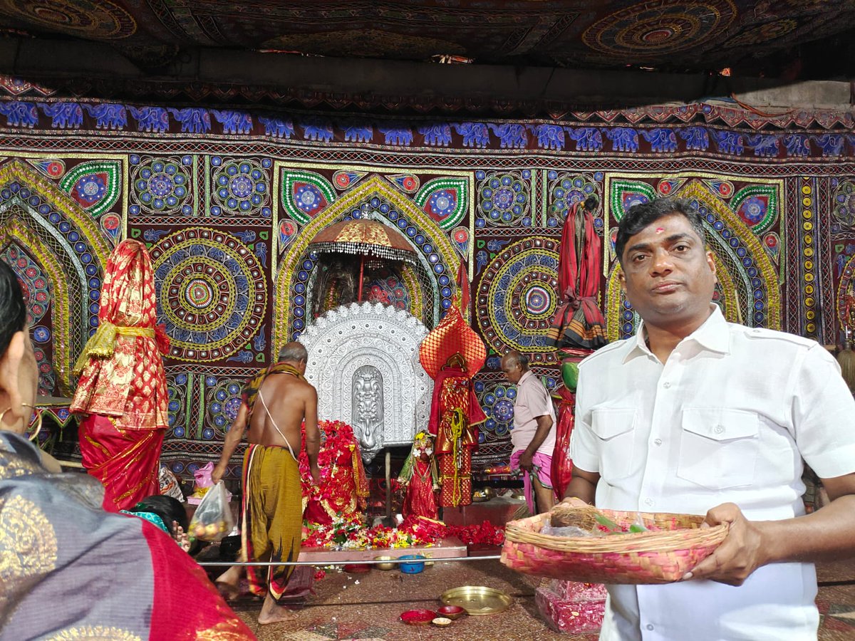 Biswaranjaniyc's tweet photo. ଆଜି ସକାଳୁ ତାଳଚେର ର ଅଧିଷ୍ଠାତ୍ରୀ ଦେବୀ ମା' ହିଙ୍ଗୁଳାଙ୍କ ଦର୍ଶନ କରିବାର ସୌଭାଗ୍ୟ ପ୍ରାପ୍ତି ହେଲା I
ମା ଙ୍କ କୃପାରୁ ଜଗତ ର ମଙ୍ଗଳ ହେଉ I
#ଜୟମାହିଙ୍ଗୁଳା
#jaymaahingula https://t.co/YYQNcmMtZK