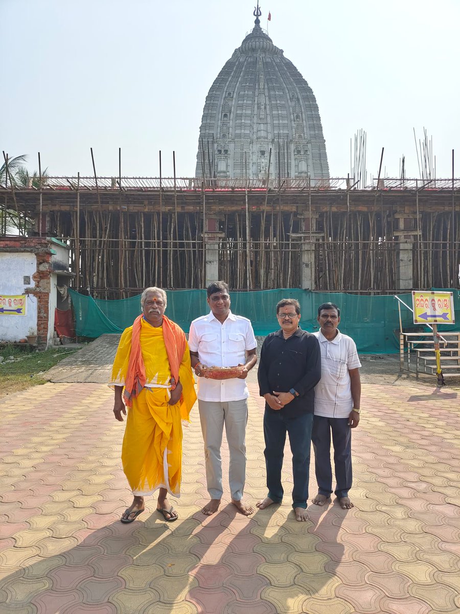 Biswaranjaniyc's tweet photo. ଆଜି ସକାଳୁ ତାଳଚେର ର ଅଧିଷ୍ଠାତ୍ରୀ ଦେବୀ ମା' ହିଙ୍ଗୁଳାଙ୍କ ଦର୍ଶନ କରିବାର ସୌଭାଗ୍ୟ ପ୍ରାପ୍ତି ହେଲା I
ମା ଙ୍କ କୃପାରୁ ଜଗତ ର ମଙ୍ଗଳ ହେଉ I
#ଜୟମାହିଙ୍ଗୁଳା
#jaymaahingula https://t.co/YYQNcmMtZK