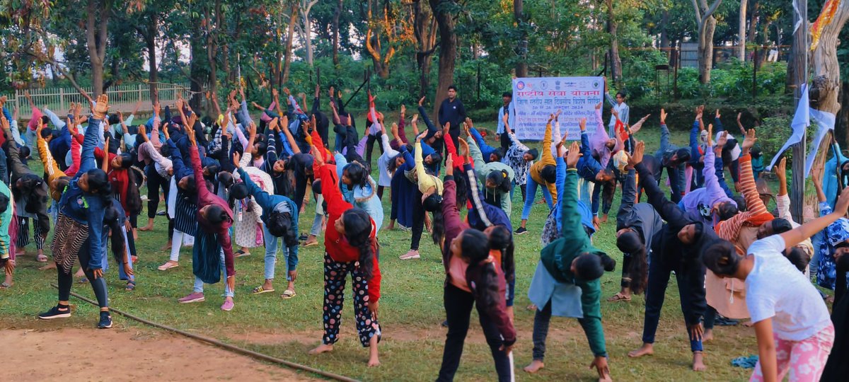 JepeePatel5's tweet photo. जिला स्तरीय रासेयो सात दिवसीय विशेष शिविर कोरबा की तृतीय दिवस की प्रातः की बेला का कार्यक्रम जारी.@NeetaBajpai5 @nssabvuCG @dkupadhyay62 @manojsinha812  @ChhattisgarhCMO @YKTiwari68 https://t.co/ig5wp8yZl7