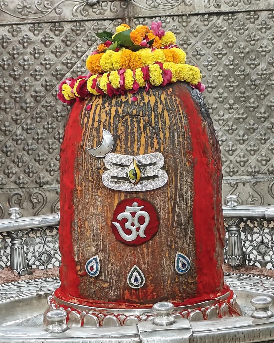 MonuRTomar's tweet photo. ॐ श्री महाकालेश्वराय नमः 
 दिनांक 22 अक्टूबर 2024 को ज्योतिर्लिंग भगवान श्री महाकालेश्वर जी का प्रातः कालीन भस्म आरती श्रृंगार दर्शन https://t.co/wXUAQMIQch