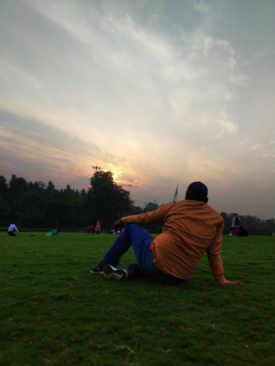 ajit_____0's tweet photo. वक्त चाहे कितना ही बुरा क्यों न हो,
वो वक्त के साथ गुजर जाती है।
मगर इस बुरे वक्त में अपनो के द्वारा किया गया,
बुरा बरताप वक्त के साथ कभी भुलाई नही जाती है।
अपनो के साथ वक्त चाहे कितना भी बुरा क्यों न हो बरताप हमेशा अच्छी रखनी चाहिए।🙏🏻🙏🏻
~अजीत
#wakt
#apne https://t.co/y51YNVfbQr