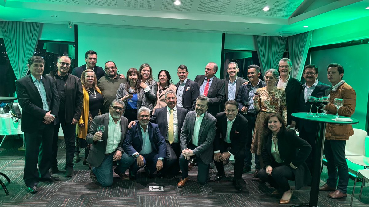 netec's tweet photo. ¡Celebramos el 20.º aniversario de
@Sinertic_! 🎉 Nos enorgullece haber formado parte de este evento tan significativo, que marca dos décadas de innovación y colaboración tecnológica. ⭐Juntos seguiremos impulsando grandes cambios en el mundo tecnológico. #20AñosSinertic https://t.co/8PZRPoFb6H