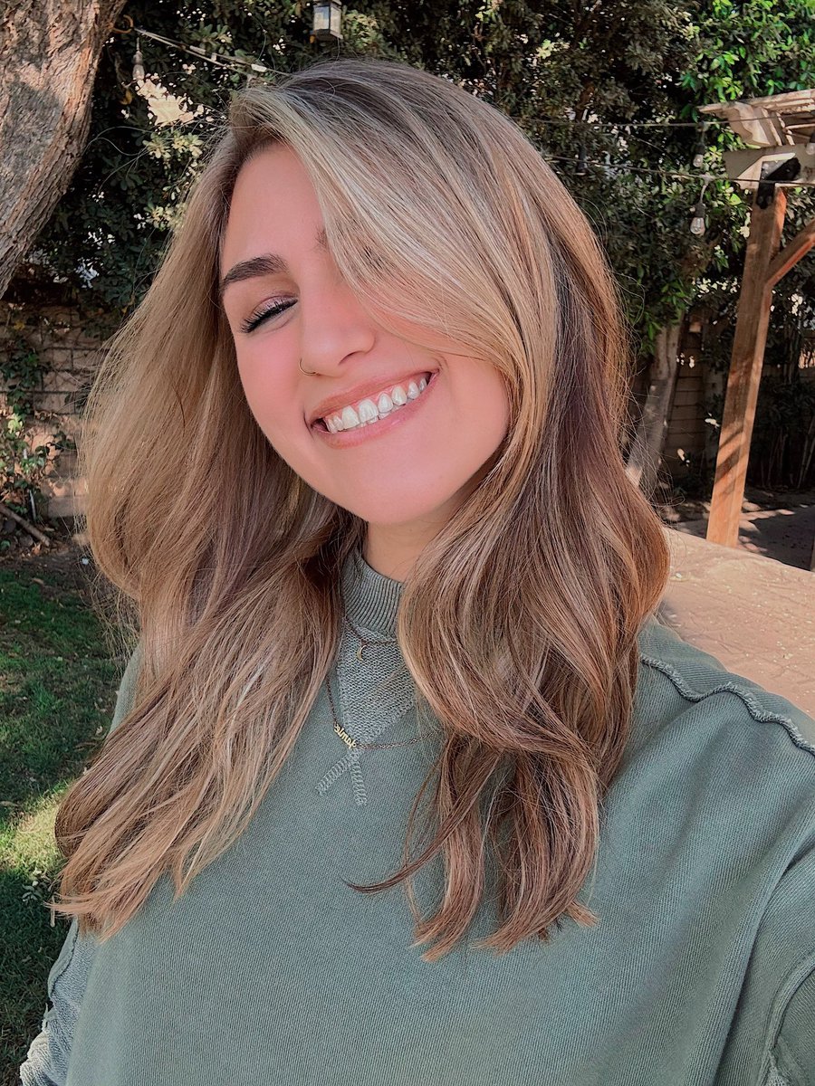 jamieramos99's tweet photo. hi twitter 🤭 i dyed my hair again 💇🏼‍♀️ https://t.co/ihSzJXzPTe