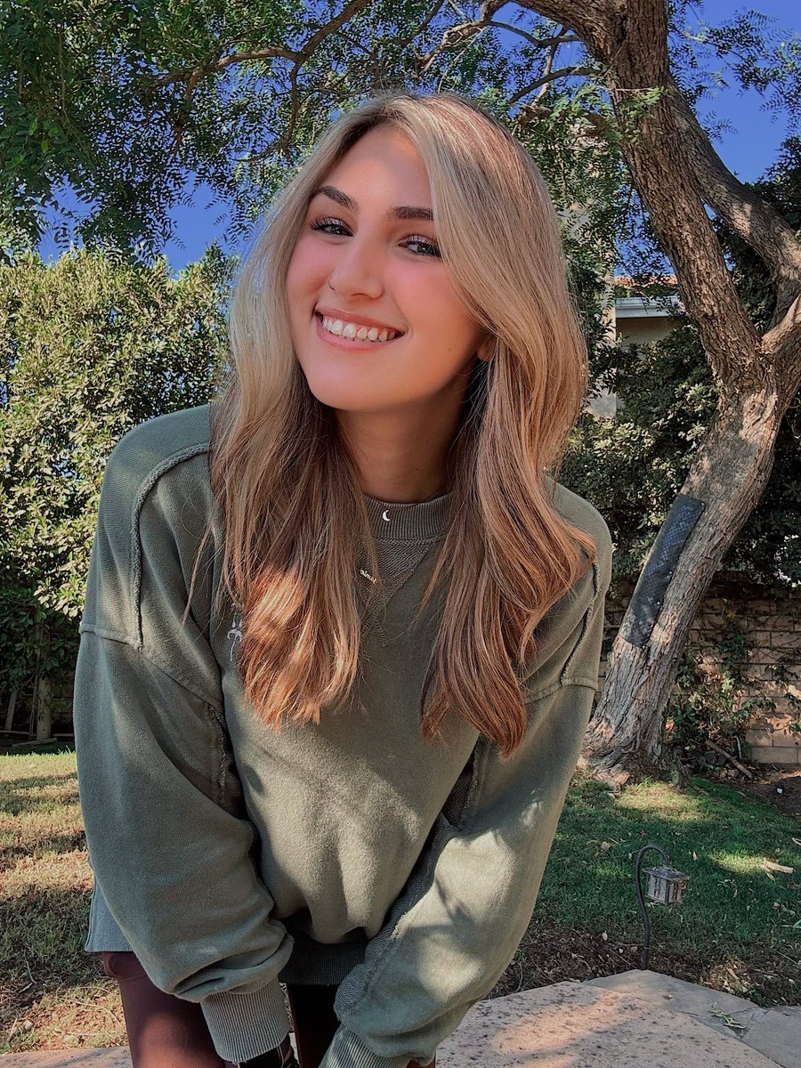 jamieramos99's tweet photo. hi twitter 🤭 i dyed my hair again 💇🏼‍♀️ https://t.co/ihSzJXzPTe