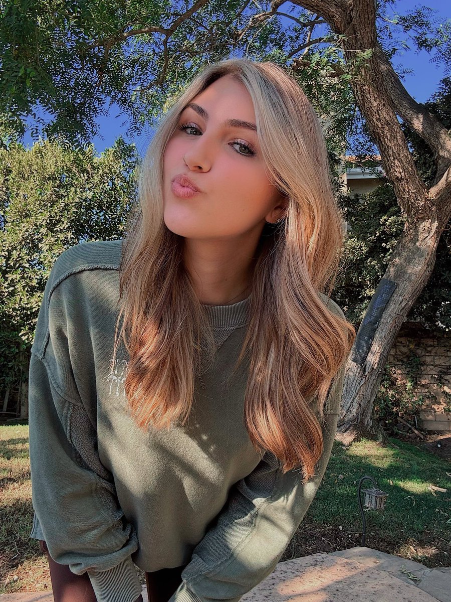jamieramos99's tweet photo. hi twitter 🤭 i dyed my hair again 💇🏼‍♀️ https://t.co/ihSzJXzPTe