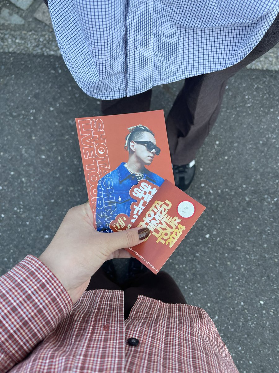 y___m222's tweet photo. 大切な人と一緒に翔太に会えるなんて未だに夢のようで信じられません。
本当に幸せです🥲🤍
一生の思い出を本当にありがとう。
これからもずっと2人で着いていきます！！
#清水翔太 https://t.co/gMsuzfSTop