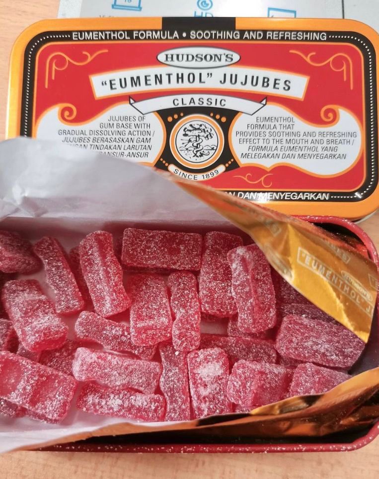 theiceraf's tweet photo. Yang mana asyik batuk atau sakit tekak tu, korang try la lozenge jujube hudsons ni. Confirm rasa lega sangattt wehh 😭😭 https://t.co/xZpraS2NSA
