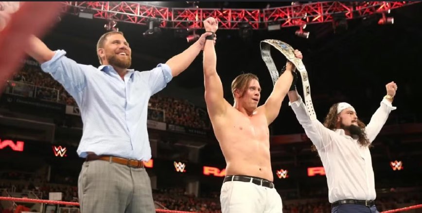 wrestlingDM's tweet photo. #WWERaw https://t.co/Glq8pJOg5X
