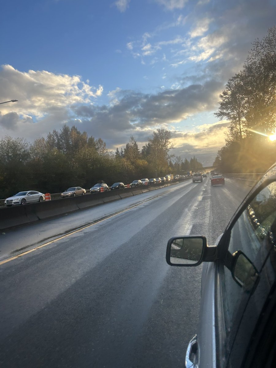 stephnbrookss's tweet photo. Stuck on highway 18 since 2:30 and we’re all being detoured off the the highway. #Highway18 #SR18 ##covington https://t.co/9qNR026SDy