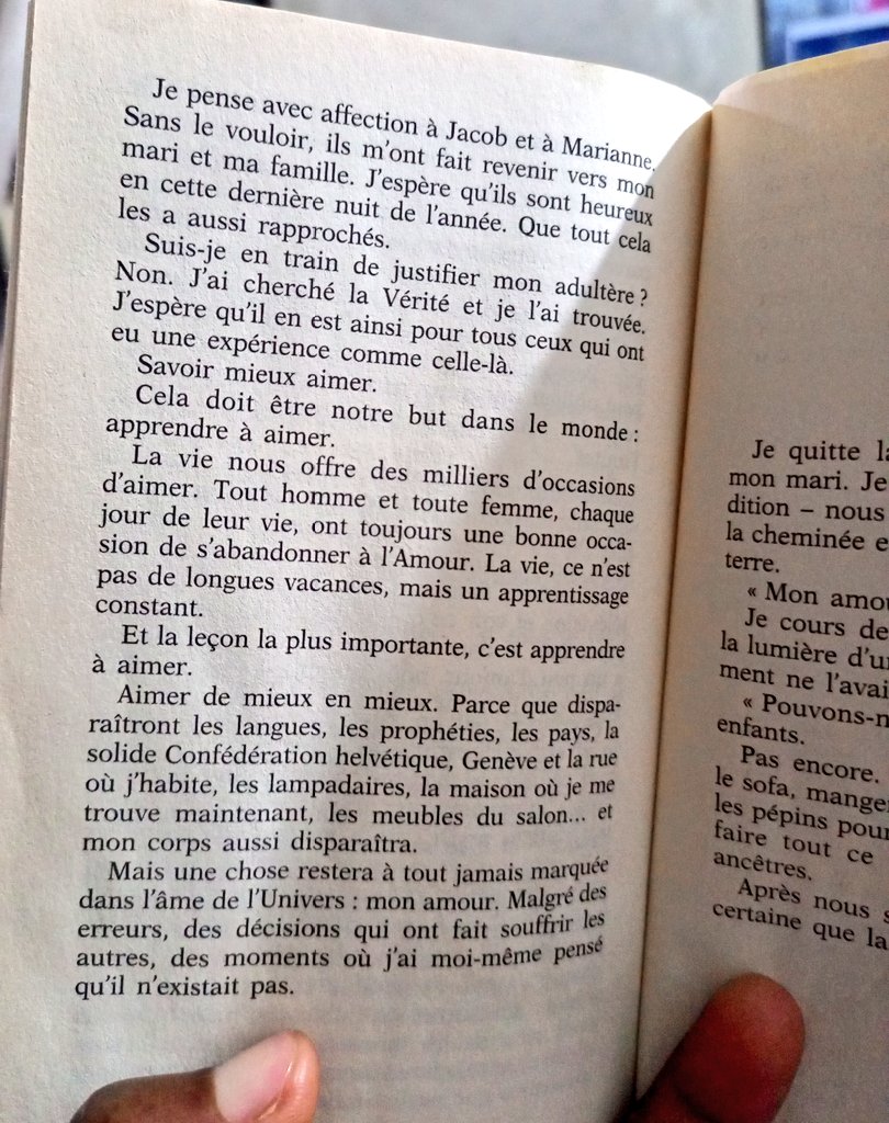 BOOKCONEKT.COM tweet media