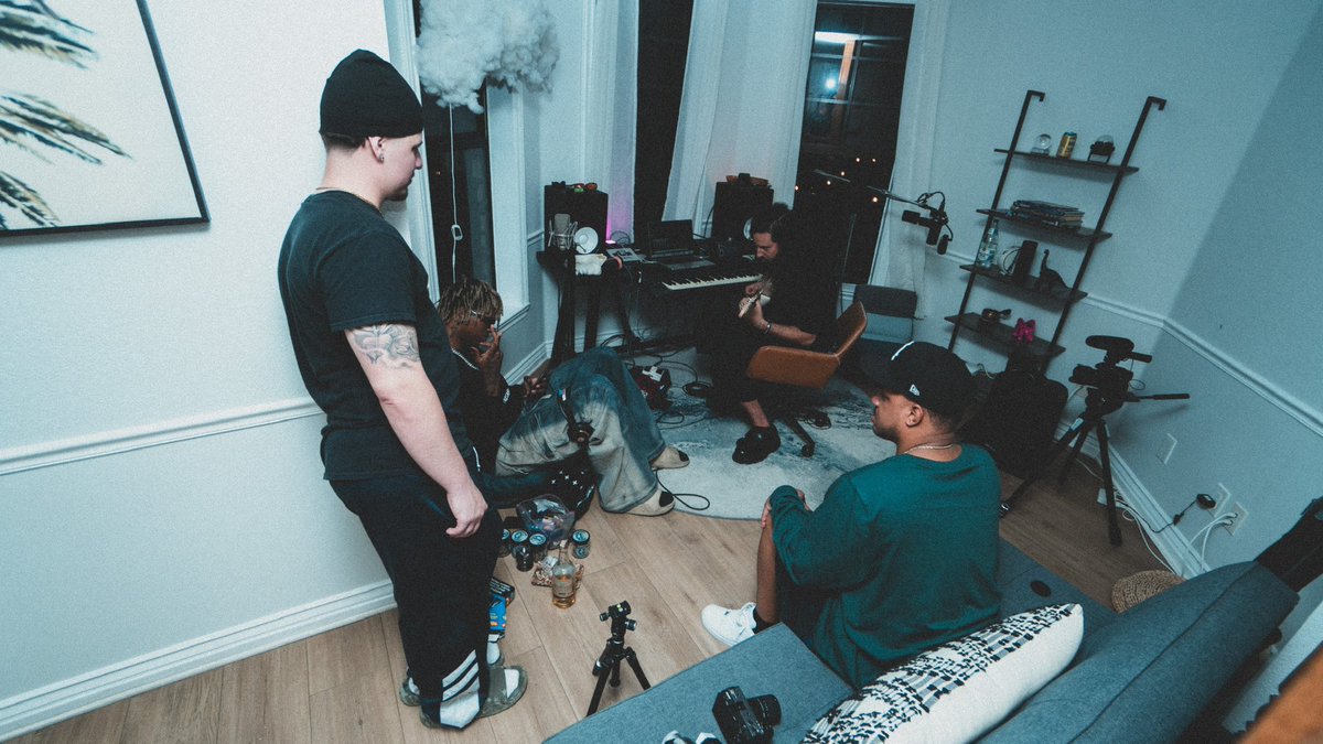 Hello Forever tweet media