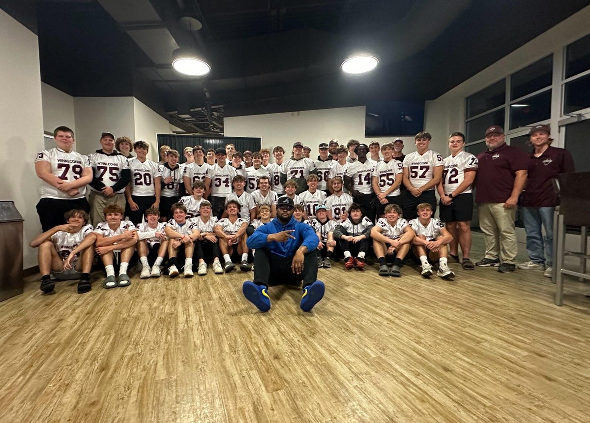 Bay Conference Champion Winneconne Wolves had the great opportunity to spend a part of Monday night with Rashan Gary of the Green Bay Packers!